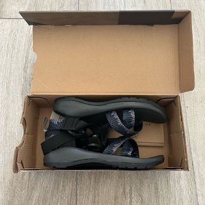 Chaco Unisex-Kids Z1 Ecotread J180271 Sandal - SIze 1 - Color Amp Navy